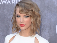 Тейлор Свифт подшутила над разными стилями танца в новом клипе