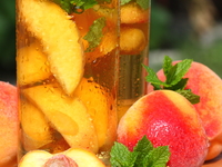 Холодный чай с персиками