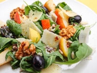 Салаты и закуски с грушами: ТОП-5 рецептов