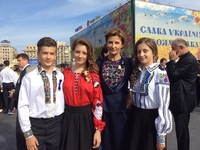 День независимости Украины: Марина Порошенко с детьми пришла на Майдан
