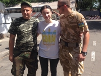 Настя Приходько подарила свой крестик из Иерусалима бойцу АТО