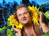 Ice Bucket Challenge: Солист группы ТІК принял вызов дочки Порошенко