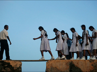 Долгая дорога в школу: Чего стоит детям жажда знаний