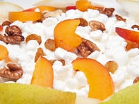 Творог с фруктами: Три идеи для завтрака