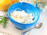 Как приготовить домашний творог