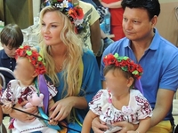 Камалия отпраздновала день рождения дочерей в лагере для беженцев