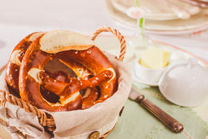 Как приготовить миндальные крендельки (ВИДЕО)