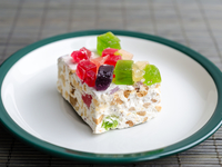 Нуга с фундуком и фисташками