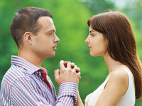 Психолог: Женщины переживают о семье, а мужчины – о работе