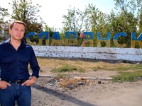 Нагорный побывал в Славянске: Старушки смеются рядом с разбитыми домами