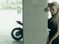 Пышногрудая Анна Семенович презентовала новый клип