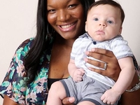 У темнокожей женщины родился белый ребенок