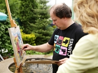 Дом солиста группы ТИК: Оленьи рога и фонтан