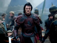 Смотри официальный трейлер фильма Дракула. Неизвестная история