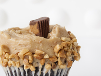 Как приготовить арахисовые капкейки с карамелью