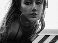 Ева Бушмина в свадебном платье позировала для нового клипа