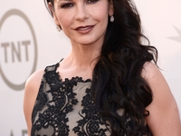 Кэтрин Зете-Джонс исполнилось 46: Лучшие beauty-образы звезды