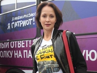 Российские звезды нарядились в футболки с изображением бронетехники