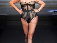 Жан Поль Готье вывел на подиум пожилых моделей и нестандартную актрису