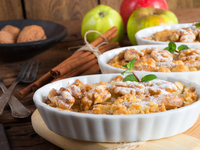 Как приготовить яблочный пирог с ореховой посыпкой