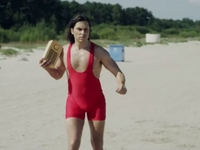 Александр Ревва в трико презентовал новый клип На лету лето