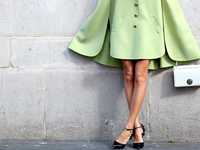 Модные образы с яркими пальто