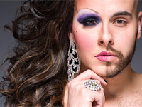 Как мужчины впервые примерили женский макияж