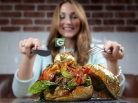 Глэмбургер: В Лондоне приготовили самый дорогой в мире сэндвич