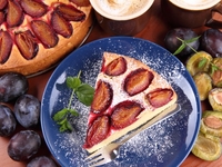 Выпечка со сливами: ТОП-5 рецептов