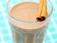 Шоколадное молоко с корицей