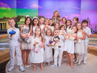 Тина Кароль спела вместе с детьми