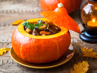 Мясное жаркое в тыкве