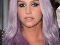 Певица Kesha обвинила своего продюсера в сексуальных домогательствах
