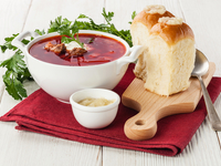 Украинский борщ с пампушками