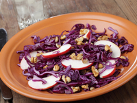 Салат из капусты с яблоками: Три вкусные идеи