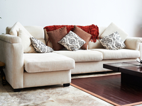 Декоративные подушки в интерьере: Стильный аксессуар