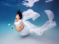 Фото беременных под водой