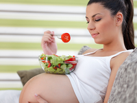 ТОП-3 полезных салата для беременных