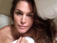 48-летняя Синди Кроуфорд показала лицо без макияжа