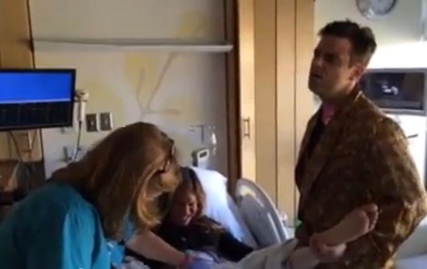 Робби Уильямс спел во время родов жены