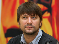 Виктор Логинов о личном опыте: В 19 лет я уже сам был и мамой, и папой