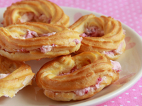 Заварные колечки с малиново-творожным кремом