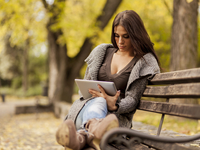 Новоиспеченные мамы рискуют стать зависимыми от интернета