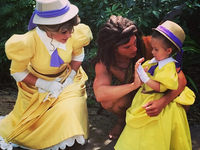 Мама создает для дочки невероятные костюмы