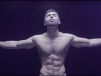 Виталий Козловский полностью обнажился в новом клипе