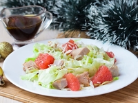 Новогодний салат из курицы с грейпфрутом