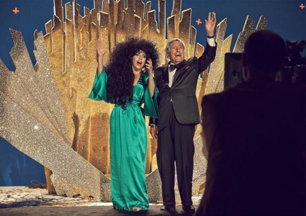 Lady GaGa устроила зажигательные танцы с 88-летним другом