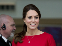 Кейт Миддлтон надела красное платье на благотворительное мероприятие