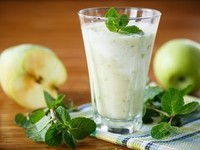 Смузи с яблоками: Три вкусные идеи