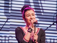 Анастасия Приходько сняла патриотичный клип Герої не вмирають